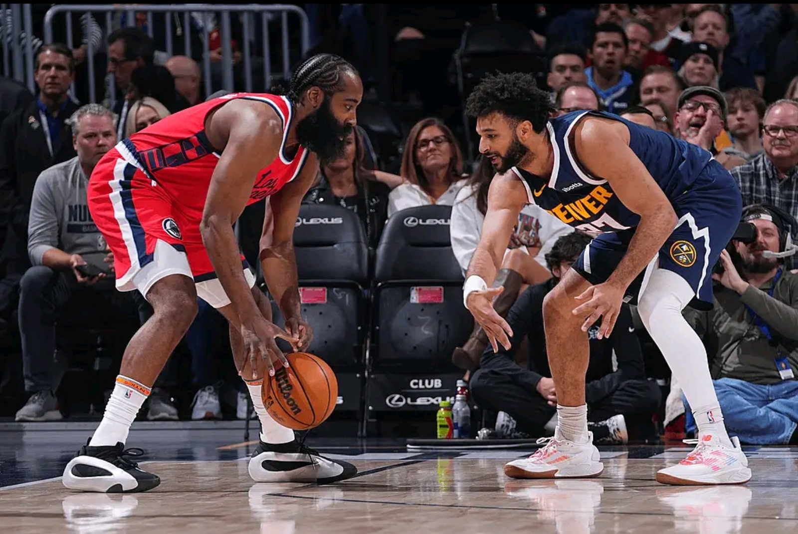 AYX体育娱乐-转会期NBA常规赛焦点战，俄克拉荷马雷霆绝杀压哨，话题不断，更衣室氛围转暖的简单介绍